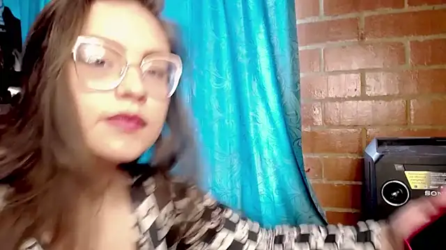 Laia  hadid online show from February 12, 2026, 6:18 pm