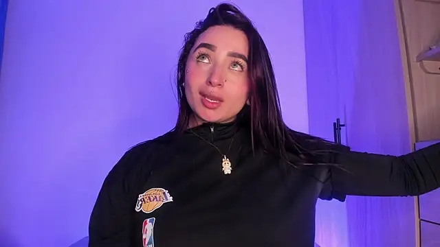 scarlett Collinss online show from November 19, 2025, 5:07 am