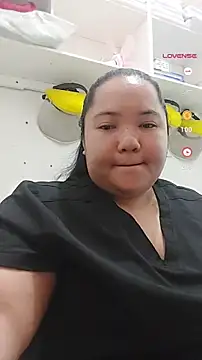 Snapshot of LianaCruzado chatting on April 4, 2026, 1:56 am LianaCruzado online show from April 4, 2026, 1:56 am