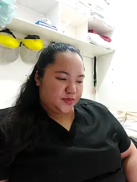 Snapshot of LianaCruzado chatting on April 25, 2026, 1:41 pm LianaCruzado online show from April 25, 2026, 1:41 pm