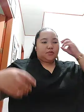 Snapshot of LianaCruzado chatting on April 17, 2026, 6:05 am LianaCruzado online show from April 17, 2026, 6:05 am