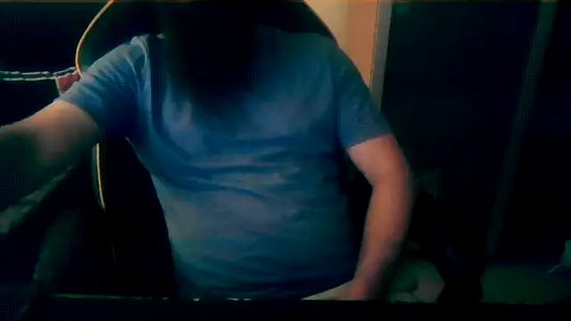 Snapshot of LondonMan1988 chatting on April 17, 2026, 5:43 am LondonMan1988 online show from April 17, 2026, 5:43 am