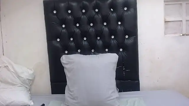 GlowGoddessxx online show from March 26, 2026, 5:17 am