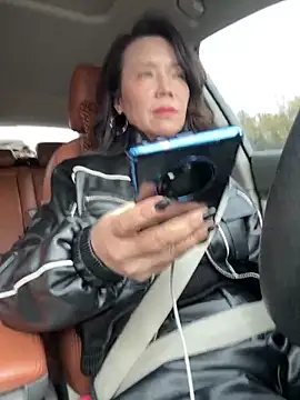 Snapshot of anna_yngs chatting on November 12, 2025, 7:45 am anna yngs online show from November 12, 2025, 7:45 am