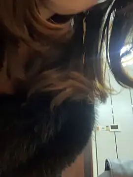 Snapshot of anna_yngs chatting on December 4, 2025, 2:05 pm anna yngs online show from December 4, 2025, 2:05 pm