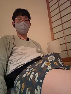 tom19899q online show from November 12, 2025, 1:48 pm