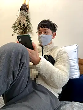 tom19899q online show from December 4, 2025, 10:31 pm