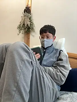 tom19899q online show from November 29, 2025, 10:21 pm