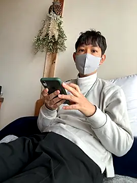 tom19899q online show from November 18, 2025, 1:21 am