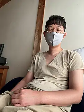 tom19899q online show from September 17, 2025, 7:21 am