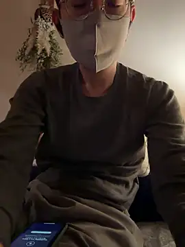 tom19899q online show from November 13, 2025, 4:22 pm