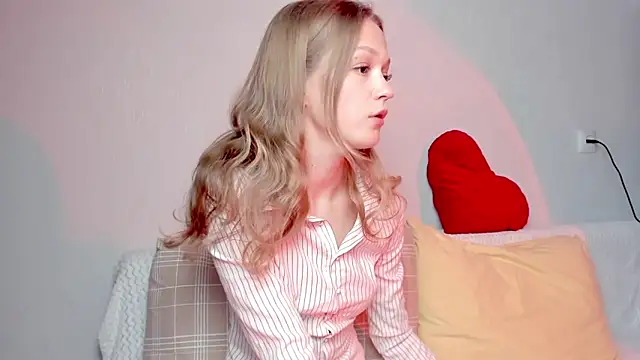 Kara smalltits online show from May 27, 2026, 11:50 am