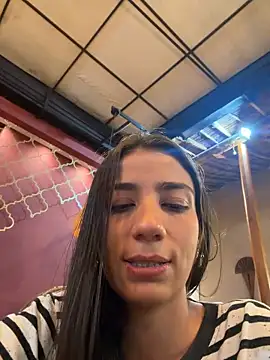 -juicy  online show from November 18, 2025, 11:15 pm