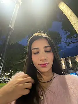 -juicy  online show from July 29, 2026, 11:37 pm