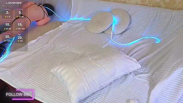 Snapshot of Angell_Wild chatting on October 25, 2025, 1:56 pm Angell Wild online show from October 25, 2025, 1:56 pm