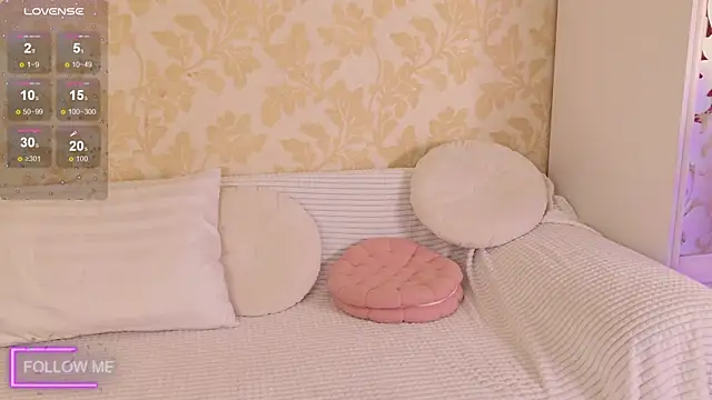 Snapshot of Angell_Wild chatting on November 4, 2025, 1:04 pm Angell Wild online show from November 4, 2025, 1:04 pm