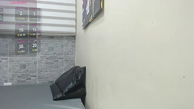 VioletLux online show from November 26, 2025, 7:36 pm