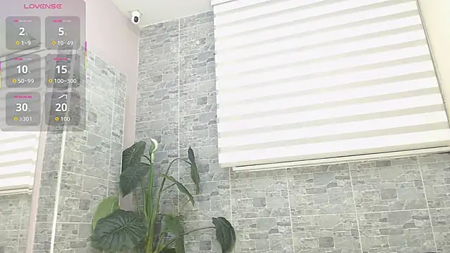 VioletLux online show from November 29, 2025, 7:47 pm