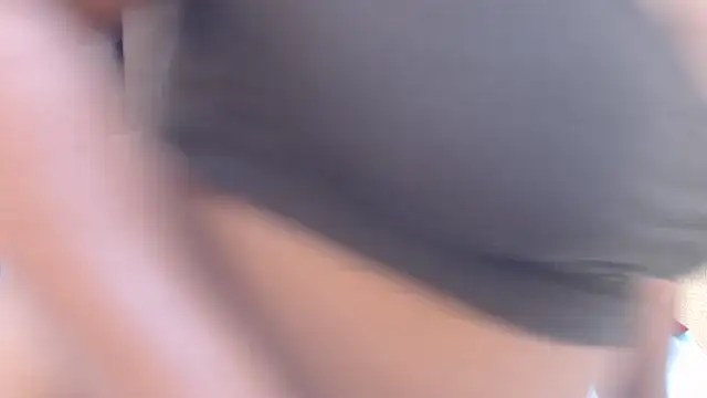 Snapshot of AfricanQueenxx40 chatting on December 17, 2025, 6:24 pm AfricanQueenxx40 online show from December 17, 2025, 6:24 pm