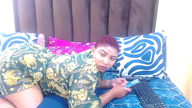 Snapshot of AfricanQueenxx40 chatting on February 17, 2026, 6:00 am AfricanQueenxx40 online show from February 17, 2026, 6:00 am