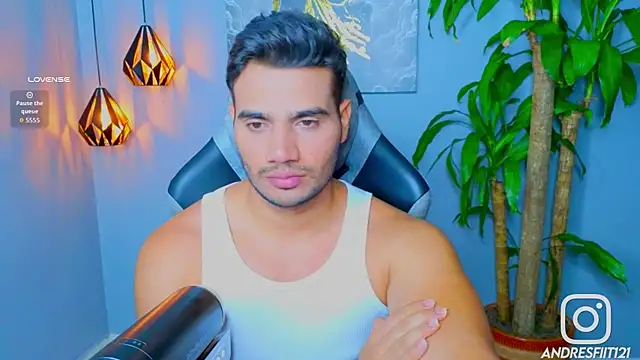 Snapshot of AndresR3 chatting on September 15, 2025, 12:11 am AndresR3 online show from September 15, 2025, 12:11 am