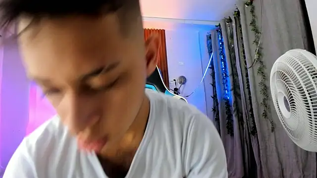 Snapshot of David_niet chatting on October 27, 2025, 5:36 pm David niet online show from October 27, 2025, 5:36 pm