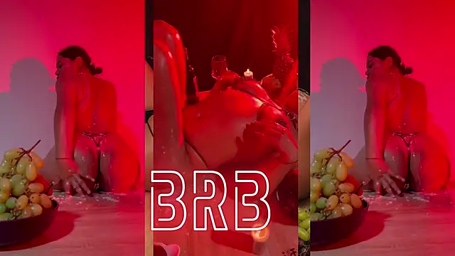 Issafoxx online show from April 18, 2026, 7:07 pm