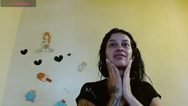 Akasha001 online show from November 20, 2025, 6:41 pm