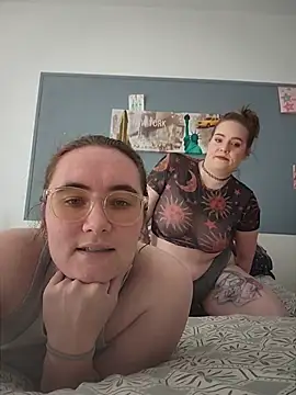 Snapshot of AndHerXO chatting on July 18, 2026, 4:04 pm AndHerXO online show from July 18, 2026, 4:04 pm