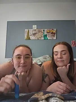 Snapshot of AndHerXO chatting on May 16, 2026, 5:01 pm AndHerXO online show from May 16, 2026, 5:01 pm