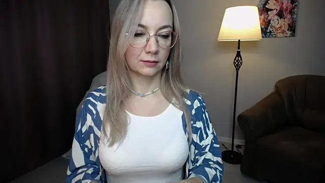 Snapshot of Ava_Elior chatting on October 19, 2025, 5:54 am Ava Elior online show from October 19, 2025, 5:54 am