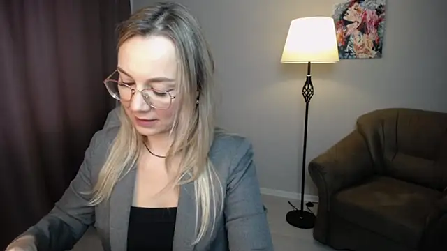 Snapshot of Ava_Elior chatting on October 14, 2025, 9:43 am Ava Elior online show from October 14, 2025, 9:43 am