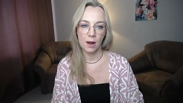 Ava Elior online show from July 19, 2026, 12:13 pm
