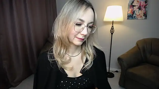 Snapshot of Ava_Elior chatting on November 14, 2025, 10:52 am Ava Elior online show from November 14, 2025, 10:52 am