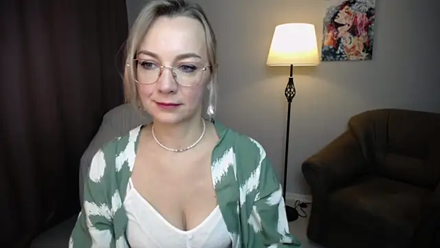 Snapshot of Ava_Elior chatting on October 5, 2025, 5:20 am Ava Elior online show from October 5, 2025, 5:20 am