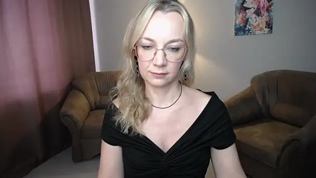 Ava Elior online show from July 21, 2026, 12:06 pm