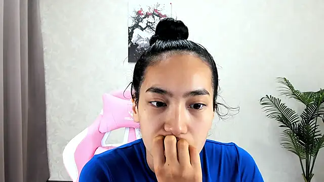 FlirtyAura online show from November 11, 2025, 2:50 am