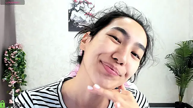 FlirtyAura online show from November 5, 2025, 1:52 am