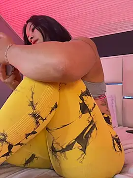 BellaFernandez   online show from April 27, 2026, 1:20 pm