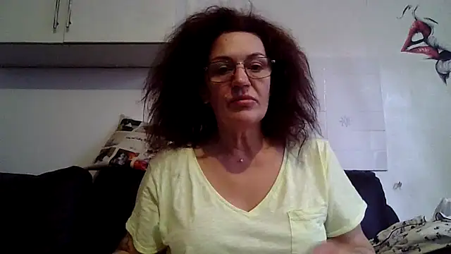 RubyyRosee online show from April 19, 2026, 9:43 am