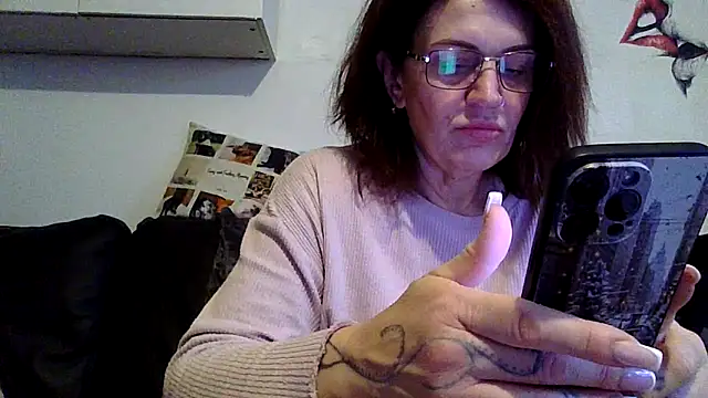 Snapshot of RubyyRosee chatting on February 16, 2026, 10:25 am RubyyRosee online show from February 16, 2026, 10:25 am