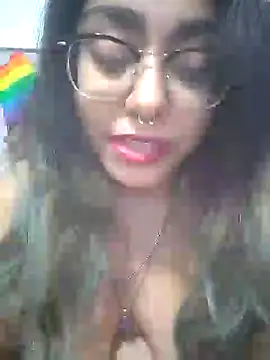 Snapshot of Lovelyrainn chatting on December 2, 2025, 1:39 am Lovelyrainn online show from December 2, 2025, 1:39 am