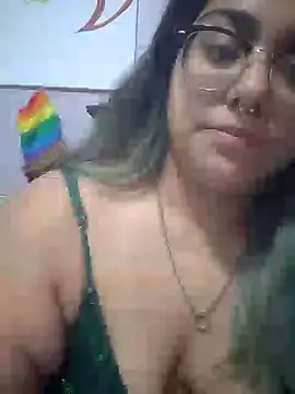 Snapshot of Lovelyrainn chatting on October 31, 2025, 12:57 pm Lovelyrainn online show from October 31, 2025, 12:57 pm