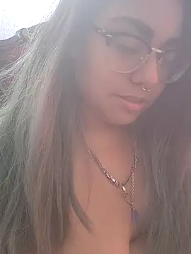 Snapshot of Lovelyrainn chatting on November 10, 2025, 9:42 pm Lovelyrainn online show from November 10, 2025, 9:42 pm