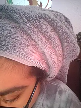 Snapshot of Lovelyrainn chatting on November 3, 2025, 1:37 pm Lovelyrainn online show from November 3, 2025, 1:37 pm