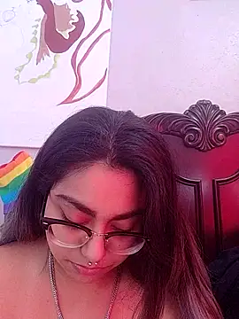 Snapshot of Lovelyrainn chatting on November 12, 2025, 4:33 pm Lovelyrainn online show from November 12, 2025, 4:33 pm