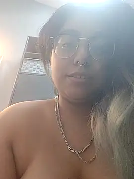 Snapshot of Lovelyrainn chatting on November 18, 2025, 5:05 pm Lovelyrainn online show from November 18, 2025, 5:05 pm