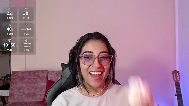 Susanahendrix online show from April 16, 2026, 9:39 pm