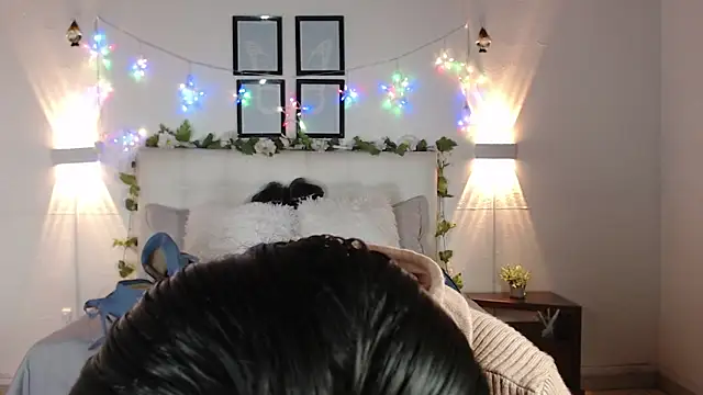 Megan 05  online show from April 19, 2026, 7:16 pm