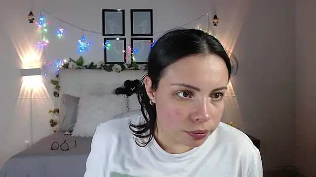 Snapshot of Megan_05_ chatting on April 28, 2026, 6:45 pm Megan 05 online show from April 28, 2026, 6:45 pm